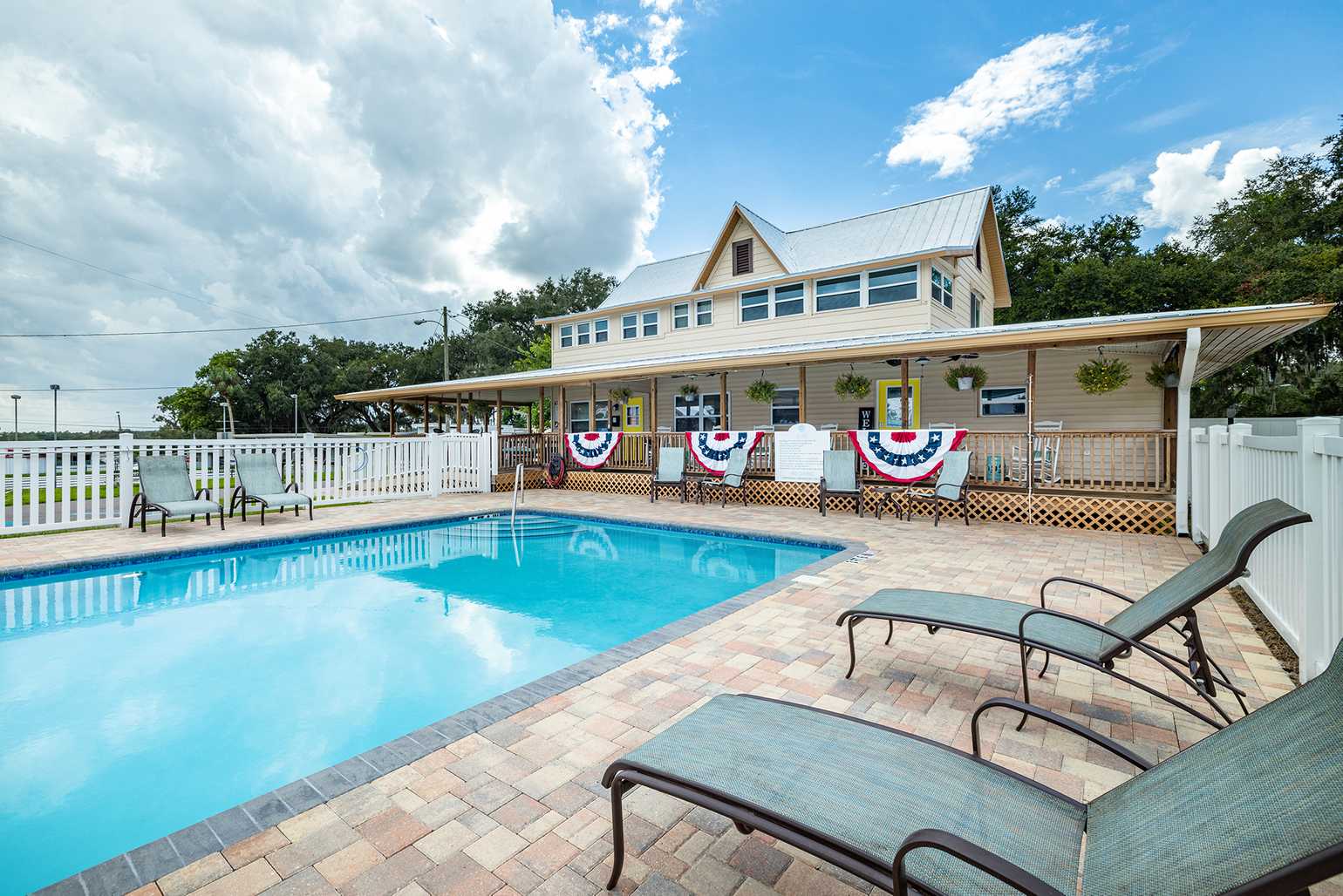 Escape to Tranquility: Hillside Motel & RV Park, Your Gateway to Adventure
