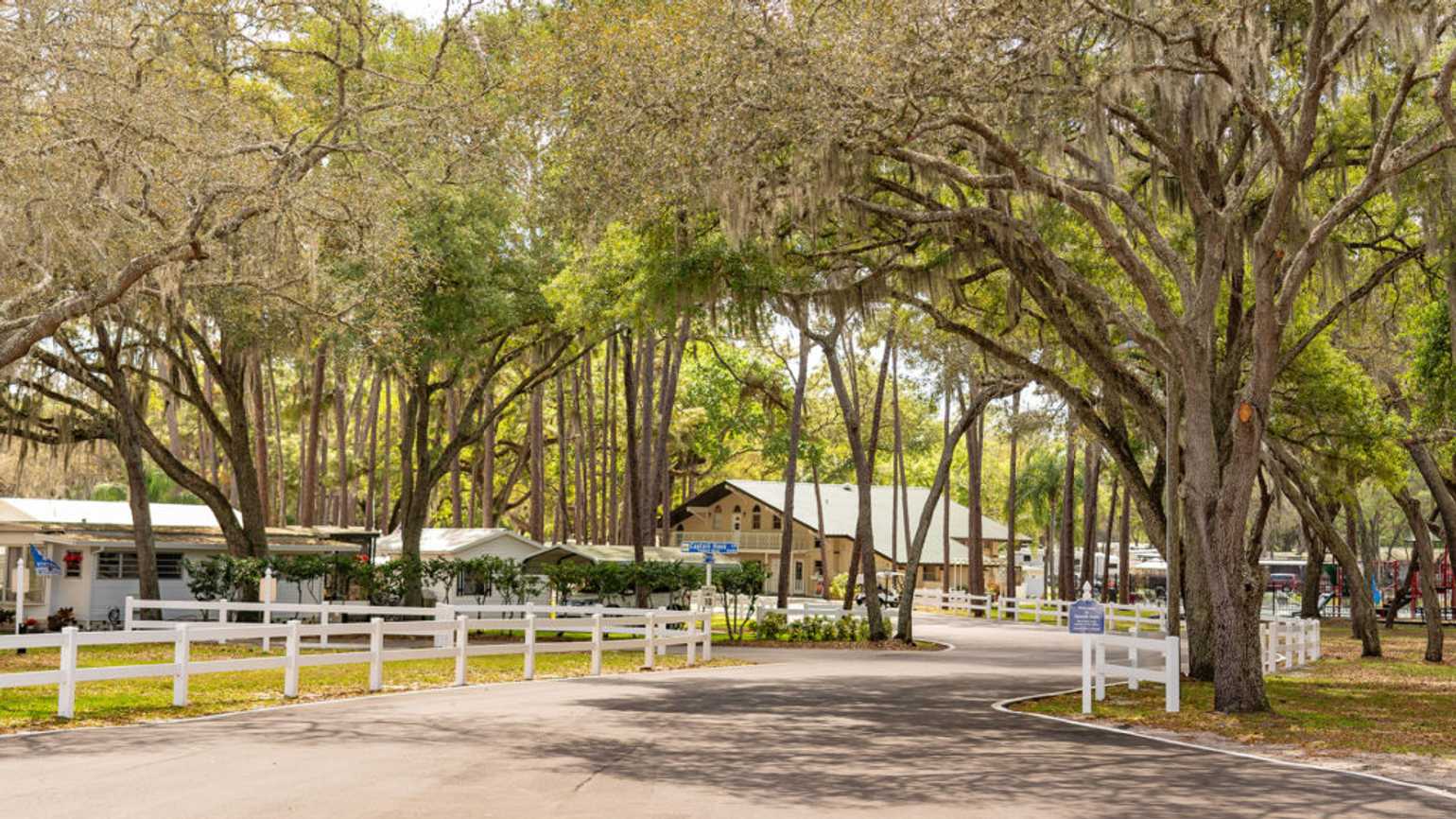 Escape to Paradise: Your Florida Adventure Awaits at Spanish Main RV Resort