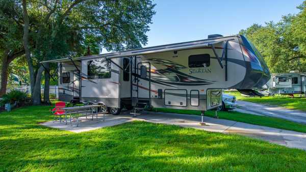 Tampa East RV Resort
