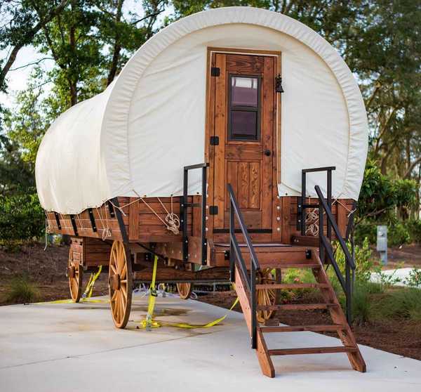 Covered Wagon with 2 Queen Beds
