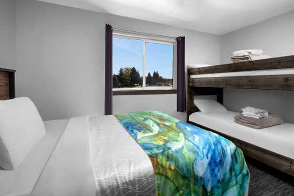 Park Hotel - Standard 2 Bedroom W/Bunk (Sleeps 6)