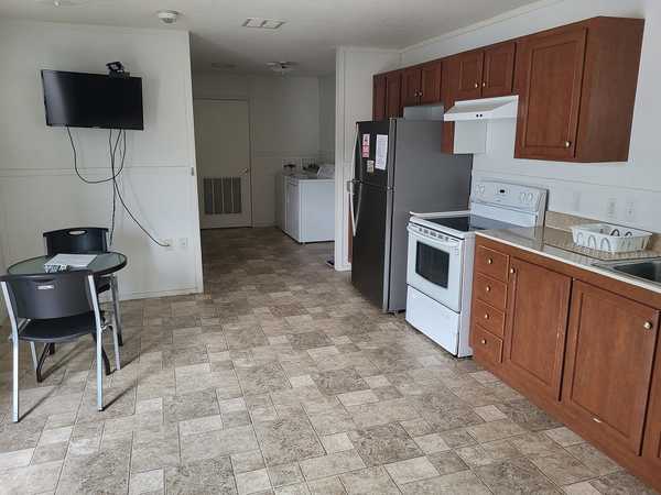 1 Bed / 1 Bath - With Washer/Dryer