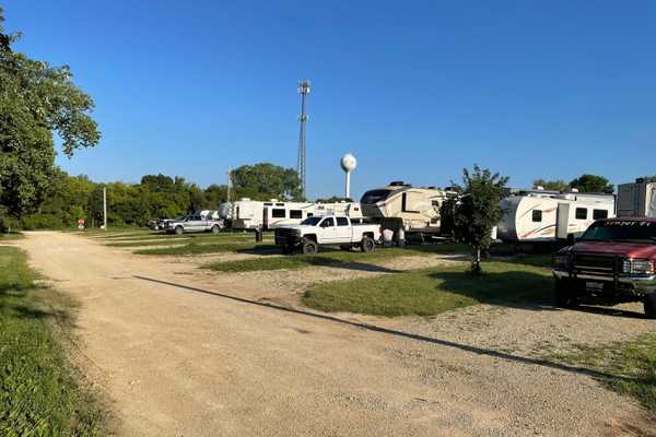 Quiet Lower RV Site with FHU