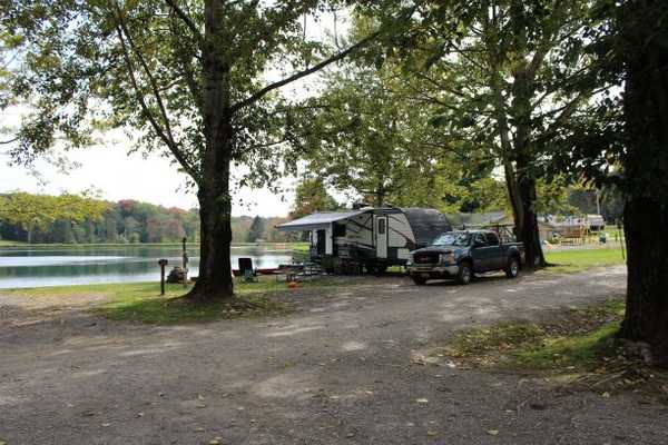 Lakeside 20/30 Water & Electric RV Site