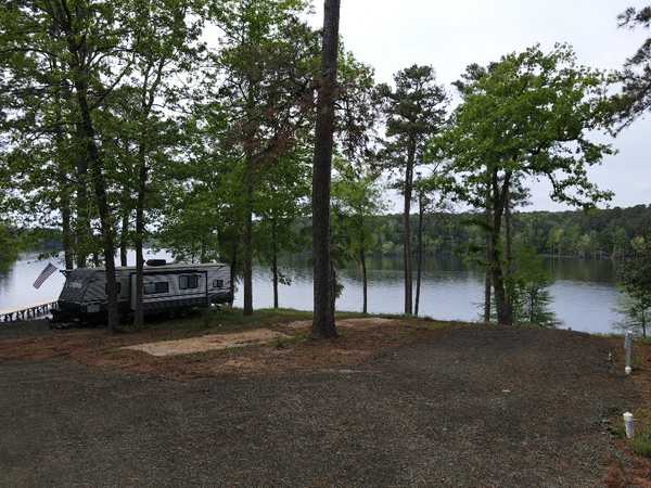 30/50 Amp Deluxe Lake View RV Site