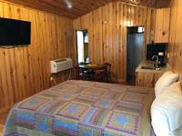 # 5 The Lake Haven Cabin for 4 people
