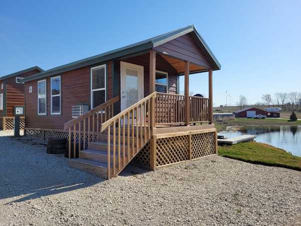 Deluxe Small Furnished Cabin