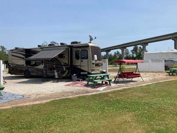Site 2 Waterfront Back-In/Pull-In RV