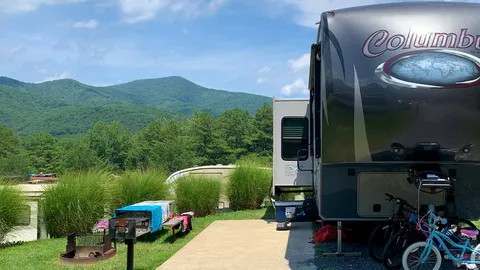 Mountain View Premium RV Site — image 2 of 5