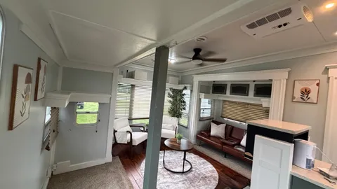 Large 1 Bedroom RV — image 7 of 7