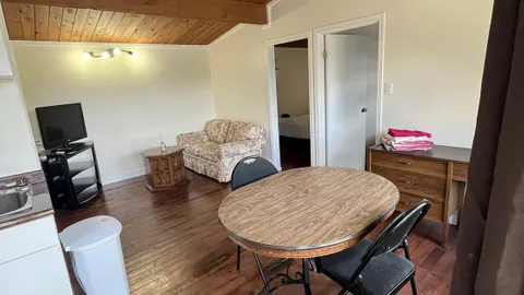 Rustic 2-Bedroom Suite 2 — image 2 of 7