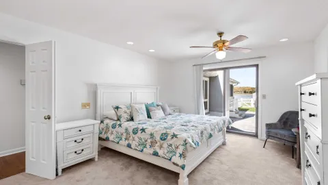Bayfront Oasis Vacation Rental — image 9 of 9