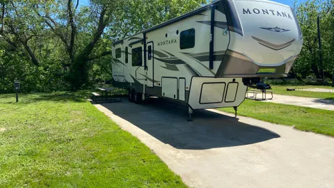 Full Hookup Riverside RV Site — image 1 of 1