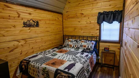 Logan Lodging - Cabin 4 - Over Yonder — image 6 of 6