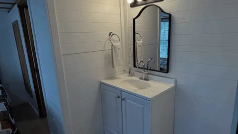Deluxe Cabin — image 2 of 8
