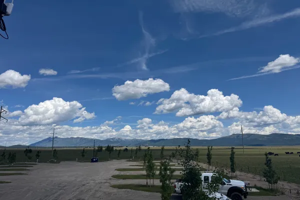 Yellowstone Adventure RV – photo 1