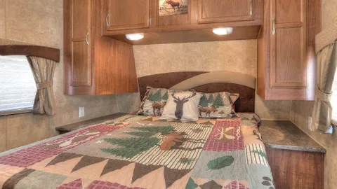 RV Rentals - RV 25 Fishin' Bear — image 10 of 10