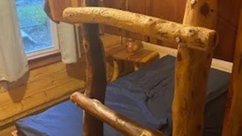 Cabin 9 — image 2 of 4
