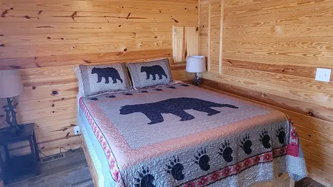 Creekside Cottage- sleeps 6 — image 13 of 13