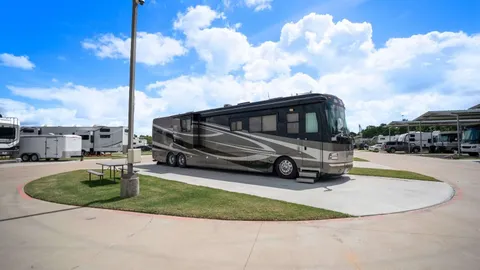 Pull-Through Double Concrete RV Super Site — image 1 of 4