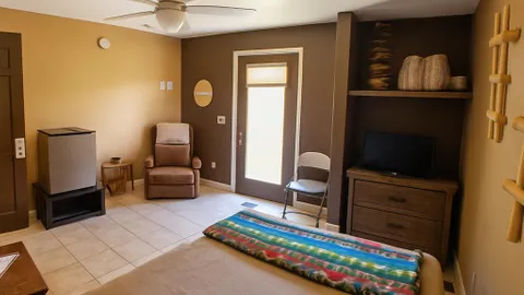 Room — image 4 of 4
