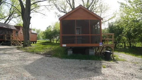 Cindy Bear™ Deluxe Hilltop Hideaways — image 1 of 10