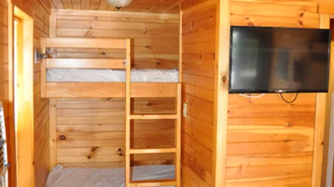 Pet Friendly Cottage with Bunk - Central Resort — image 4 of 4