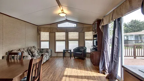 Standard Cottage 2 Bedroom — image 2 of 10