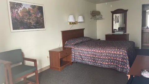 Motel 4 — image 2 of 5