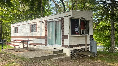 Deluxe 4 Person Park Model Trailer - Pet Friendly — image 1 of 1