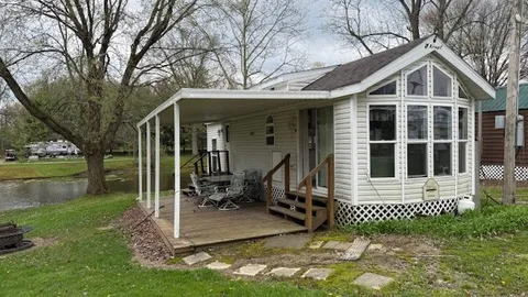 Deluxe: Sleeps 6 Lakefront Cabin — Vaulted Ceilings & Private Deck Over the Water — image 1 of 7