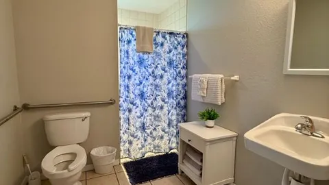 Deluxe Cabin — image 2 of 6