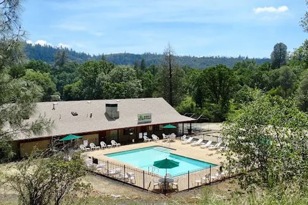 Yosemite Pines RV Resort and Family Lodging – photo 1