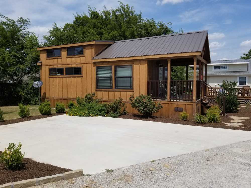 Hooves N Wheels RV Park - Photo 4