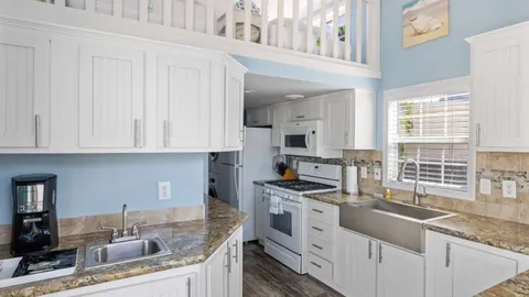 Waterfront Keys Cottage with Sleeping Loft Sleeps 6 — image 11 of 11