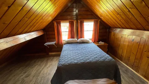 Al's Cabin — image 2 of 9