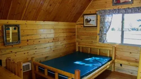 Kozy Kabin 1 - 1 Bedroom — image 2 of 5
