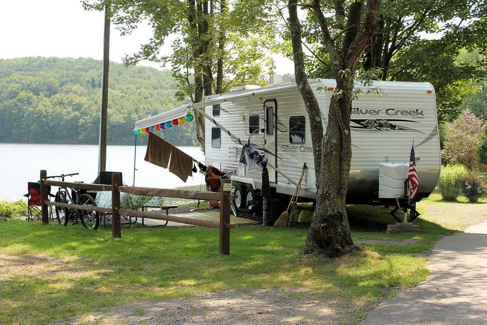 Lakefront Water/Electric/Sewer RV Site