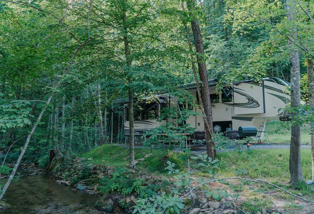 Creekside Premium Back-In RV Site