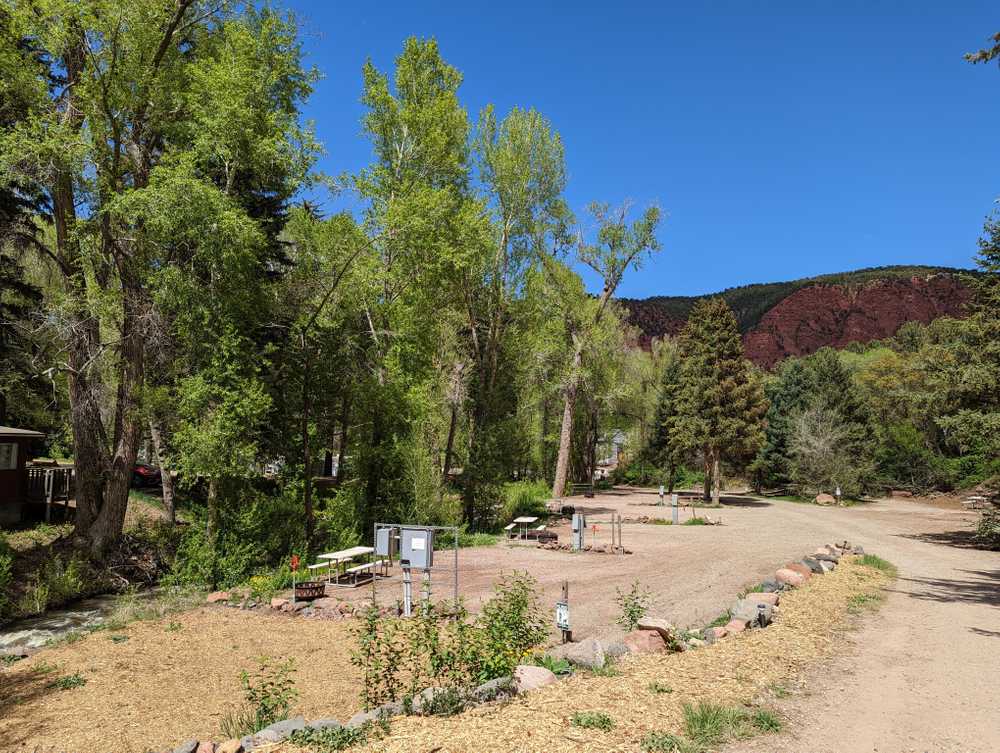 The Hideout at Glenwood Springs - Photo 2