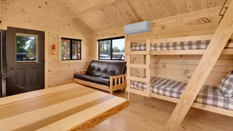 LUXURY CABIN — image 2 of 7