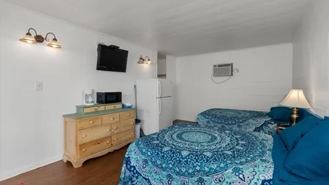 Lake View Room #6 — image 1 of 4