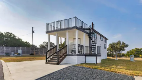 Tiny Home 81 - Hey Good Lucken — image 1 of 32