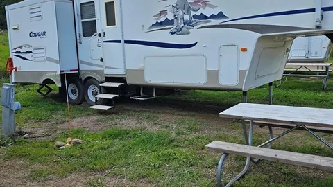 5th Wheel RV — image 1 of 17