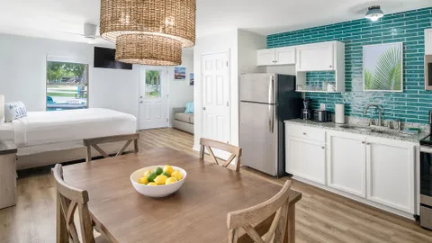 Petite Bayou Cottage — image 2 of 4