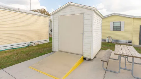 Elite Full Hookup RV Site — image 2 of 3
