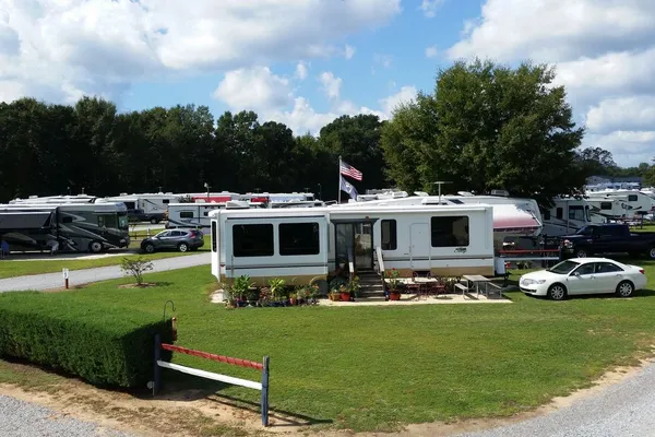 Eagle's Landing RV Park – photo 1