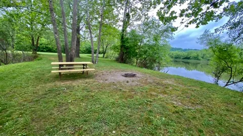 Lakeside Primitive Premium — image 1 of 6