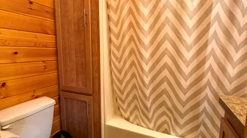 Large Cottage — image 2 of 9