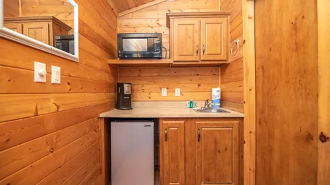 Lazy Bear Cabin — image 2 of 9
